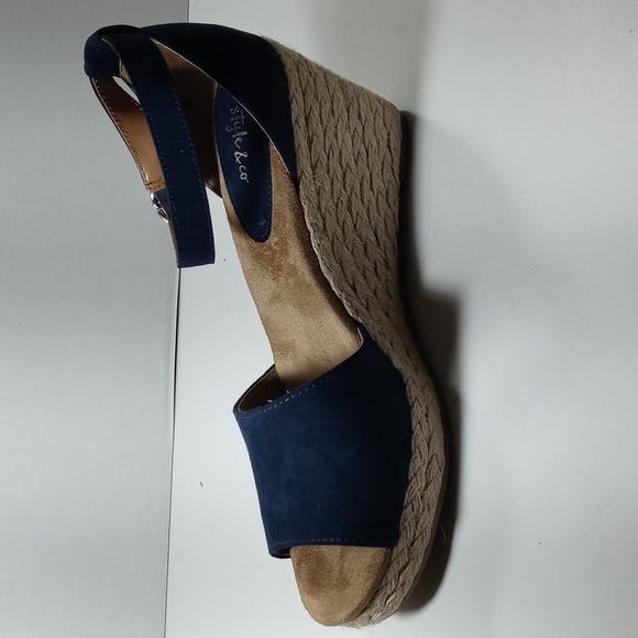 Sandal - Picture 3 of 5